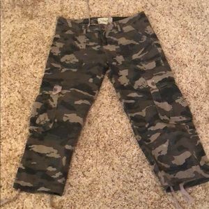 Vintage 90s camo cargo capris
